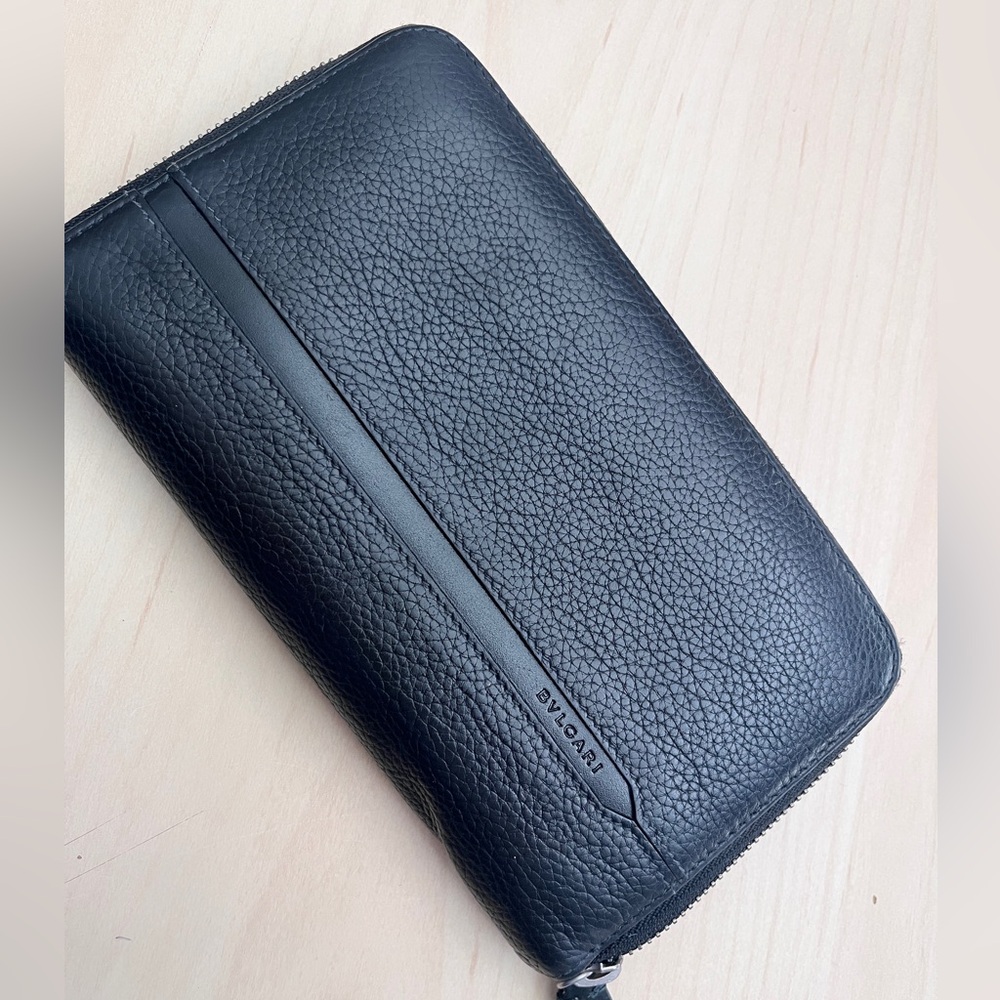 BVLGARI black zipper wallet
